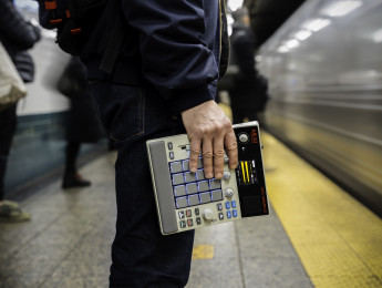 Akai MPC Sample: un sampler de los 80 para la era moderna