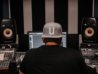 Guía básica de efectos en producción musical: 10 errores muy comunes al usar un compresor (y cómo evitarlos)