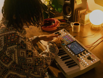 Akai MPC Key 37 G2: más potencia e integración con acabado retro