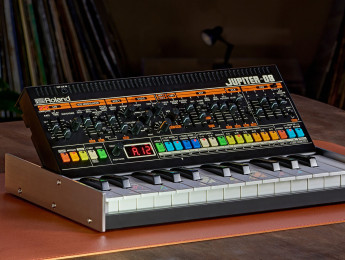 Review del Roland Jupiter-08: ¿a la segunda va la vencida?