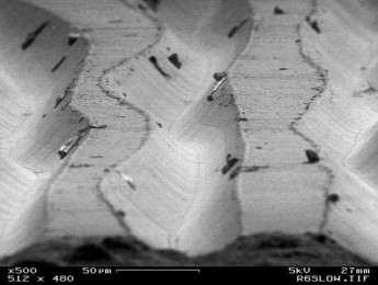 Surcos de vinilo magnificados 1000 veces