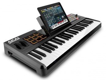 Akai presenta SynthStation 49