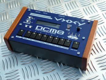 VXXY DCM8, una caja de ritmos chiptune