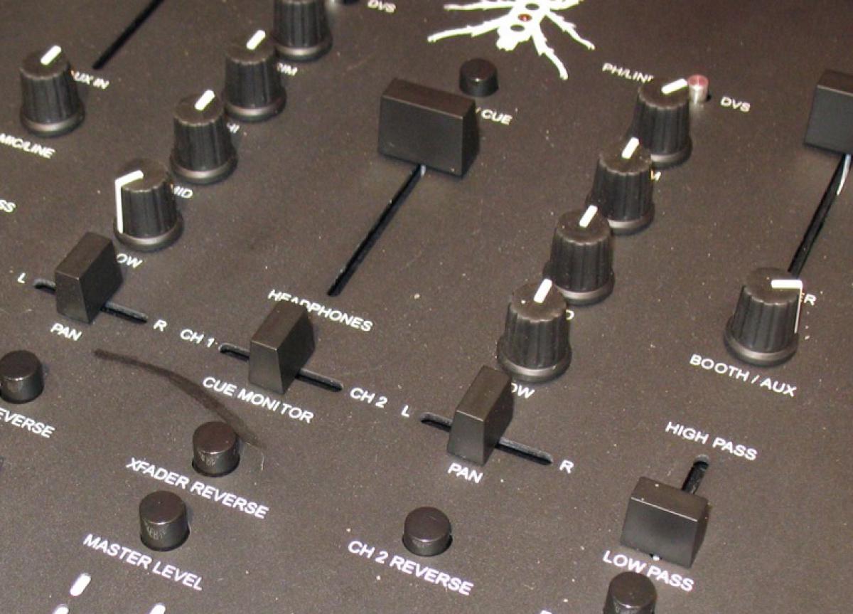 DJ-Tech Thud Rumble TRX, mixer para scratch