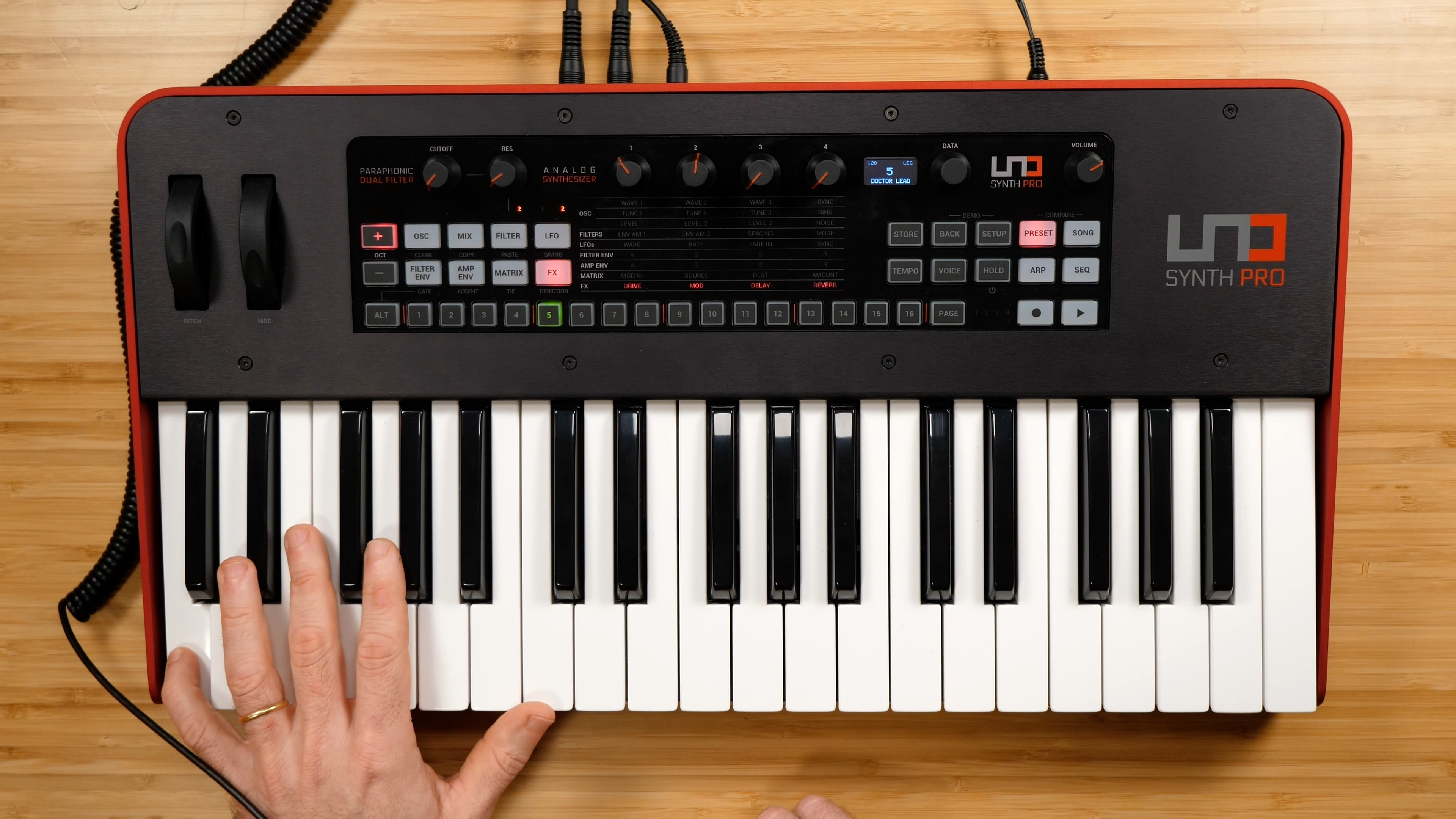 Review de IK Multimedia Uno Synth Pro