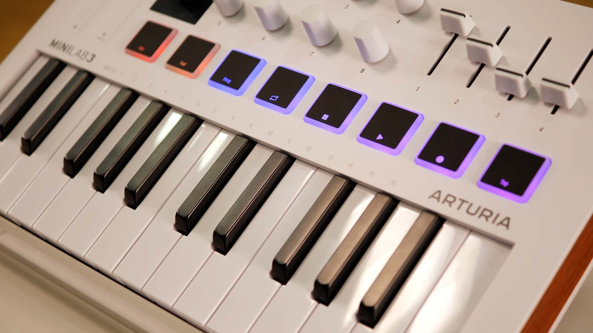 Review de Arturia Minilab 3, acertada renovación para un completo controlador MIDI
