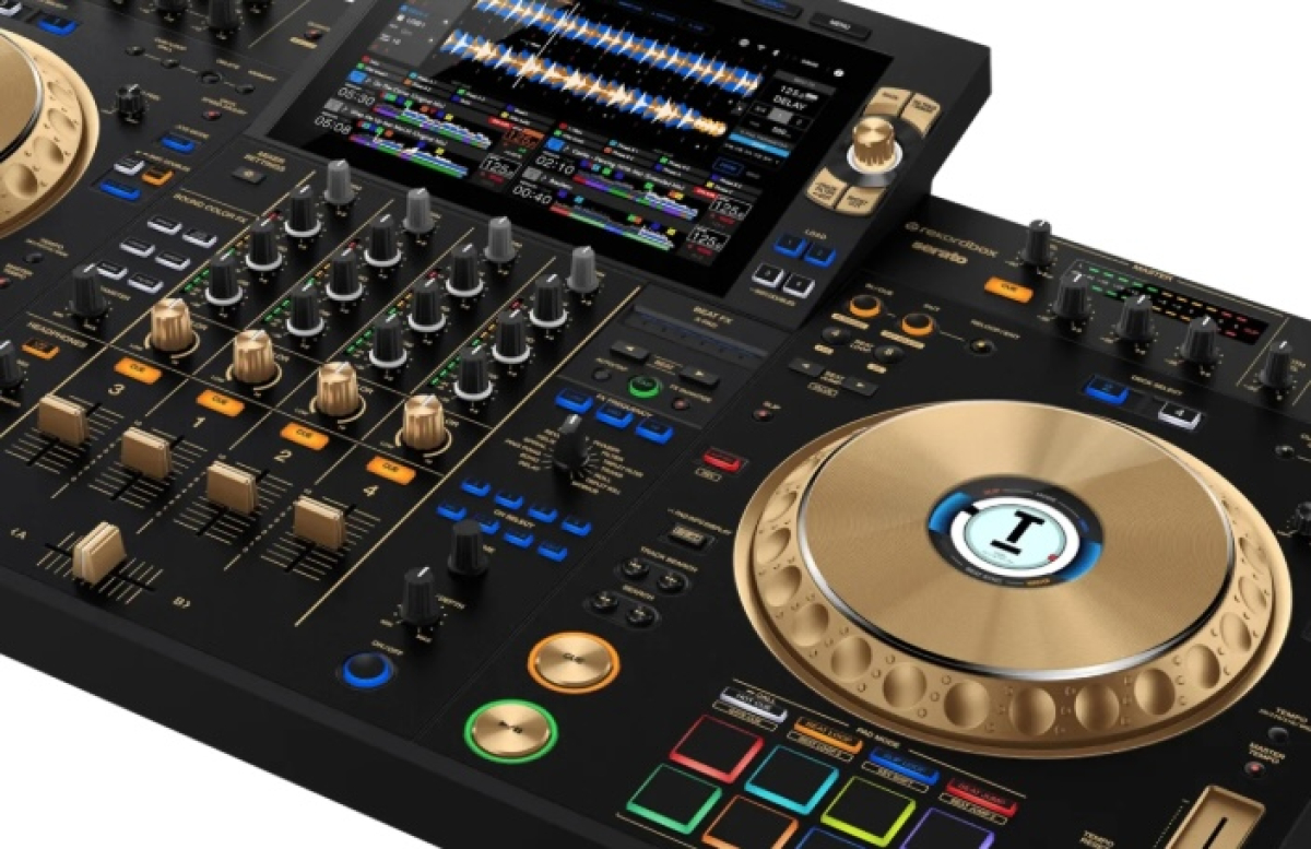 Nueva edición limitada de Alphatheta XDJ-AZ-N en color dorado
