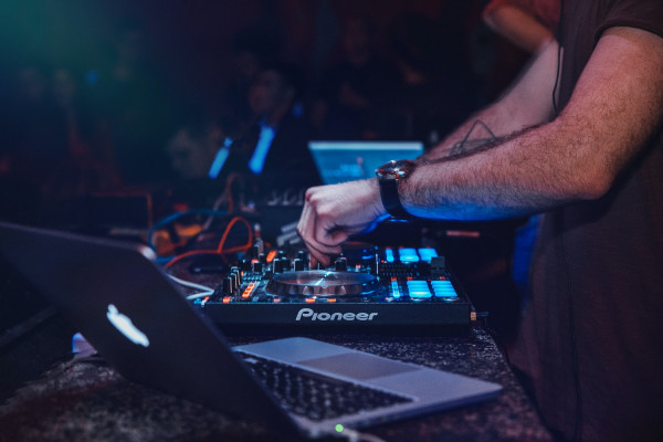 Los DJs ya son artistas según su nuevo convenio colectivo