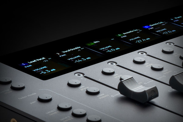 Softube Console 1 Fader MK III llegará el 24 de septiembre con faders hápticos, pantallas a color y más