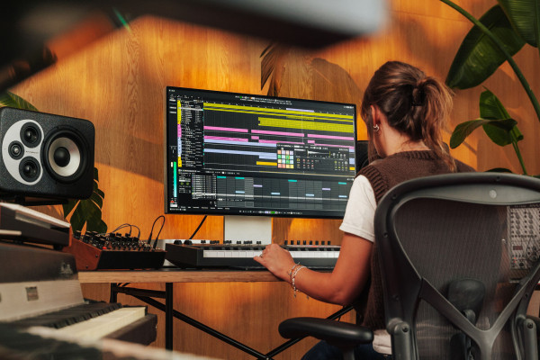 Steinberg Cubase 15 llega con motor de stems, el generador de voces Omnivocal y más