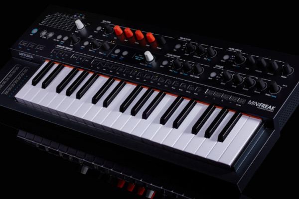 Arturia Minifreak v5, muestras y wavetables de usuario en otro update gratuito