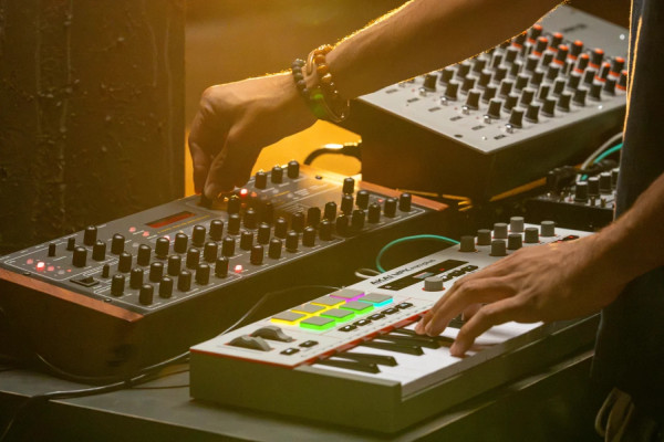 Akai MPK Mini Plus II: el modelo de 37 miniteclas también se renueva