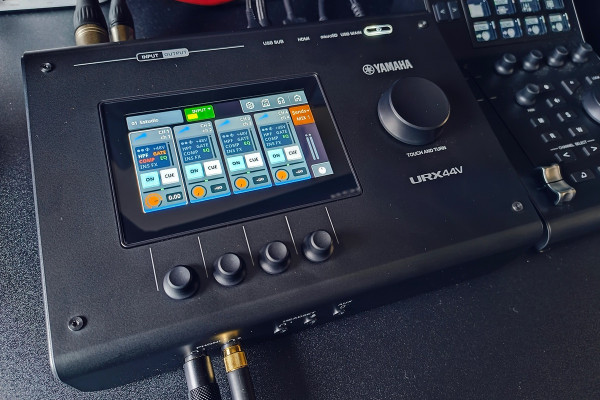 Review de Yamaha URX44V: un auténtico tanque para creadores de contenido