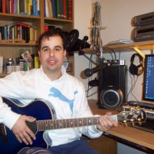 GTW - Yo con la guitarra acustica.jpg
