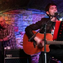 Tocando en The Cavern (Liverpool)
