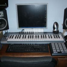 Akai MPD 18, EMU Xboard 49,...