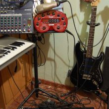 pedales, edirol fa - 101, fender stratocaster custom...etc