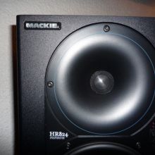 Mackie HR 824