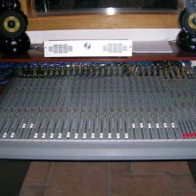 Mesa y monitores