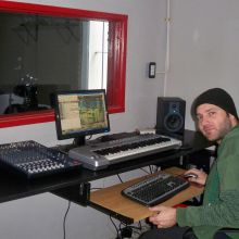 en el pequeño estudio