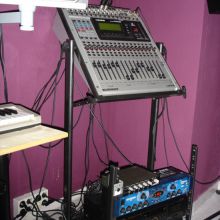 mi mesa de mezclas, es behringer y funciona!!!