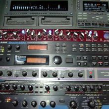 Radish Records, estudio de grabacion, edicion, mezcla y masterizacion, telefonos: 977.22.01.94 / 649