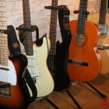 Mis guitarras y el bajo