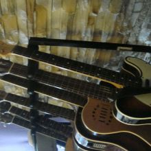 Guitarristas y bajos