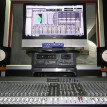 La perfecta combinación de lo clásico con lo moderno, pro tools, hd,motu 24 in 24 out a tiempo real, grabación análoga digital y mezcla digital análoga, entre tantas maravillas solo para ti en uno de 