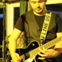 Pablo Hoyos (Cantante/Guitarra)