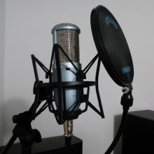akg