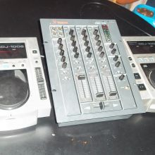2 pioneer 100 y 1 mesa Vestax