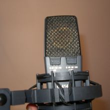 akg
