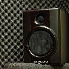 Mis M-Audio V40
