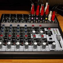 mesa de mezclas Behringer Xenyx 1202