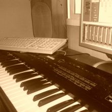 working of Pianos y guitarras