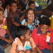 en la comunidad contando Cuentos