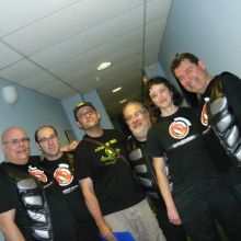 Posando con mi grupo favorito.Aviador Dro