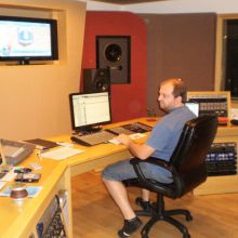 Editando en el estudio...