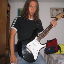 Yo con mi Yamaha EG112