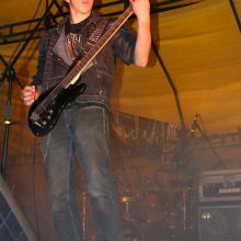 juan jose(ritmic guitar)