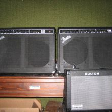 Fenders Fm 2x12 encima de la mesa de billar
