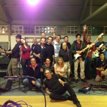 Locos por la música.