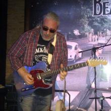 Gladys Rocking and Tres Gatos