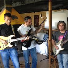 Tocando en el camping.