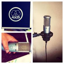 AKG Perception 220