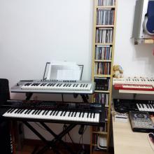 Home-studio: otro rincón con Edirol PCR-50 y Roland Juno G