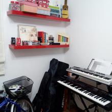 Home-studio: visión de zona donde hay otros instrumentos (armónica, timple, xilofono...)