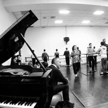 Acompañando a la maestra de maestros.