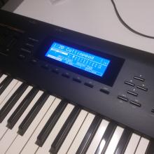 Display LED azul en Roland D70